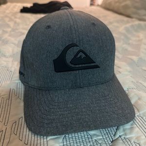 Quiksilver amped up flexfit hat L/XL